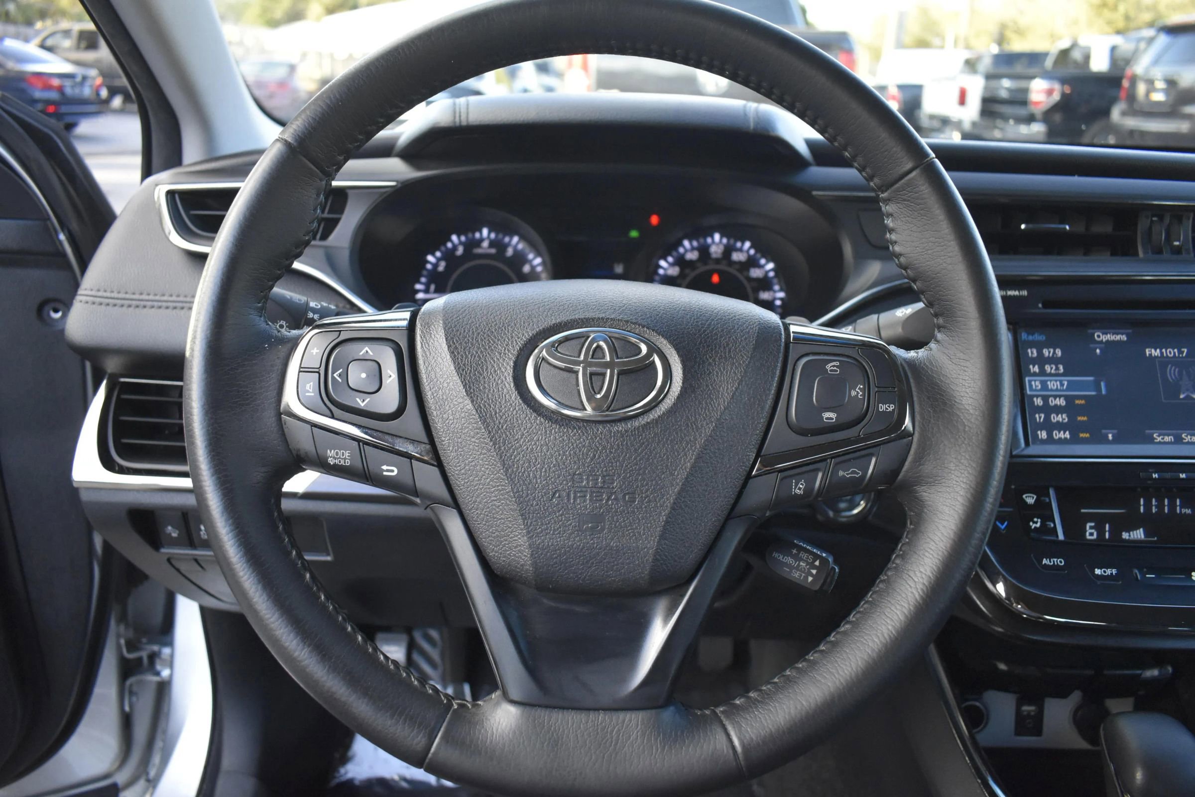 Used 2018 Toyota Avalon XLE image 17