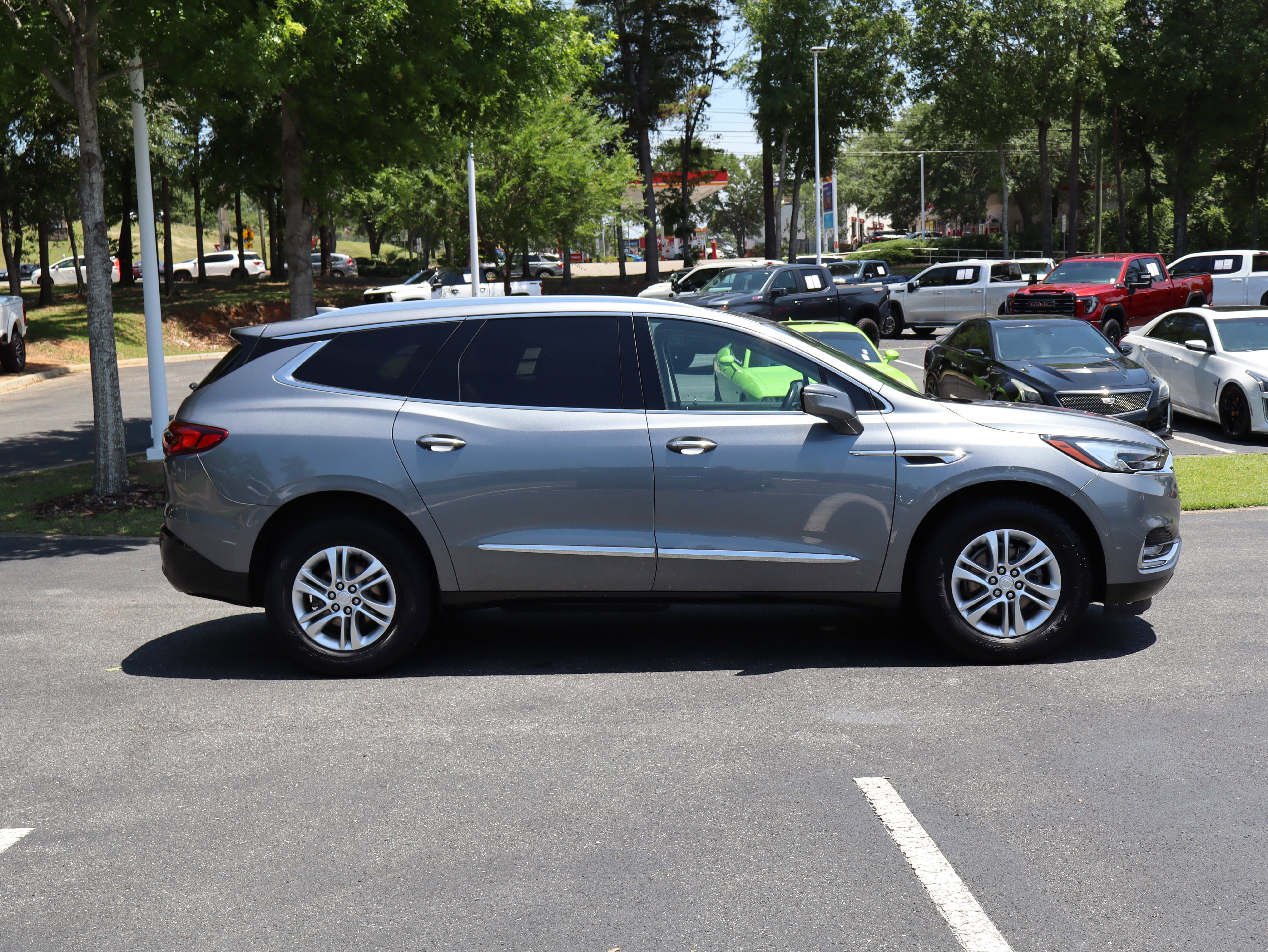 Used 2021 Buick Enclave Essence w/ Sound and Sites Package AWD/4WD image 10