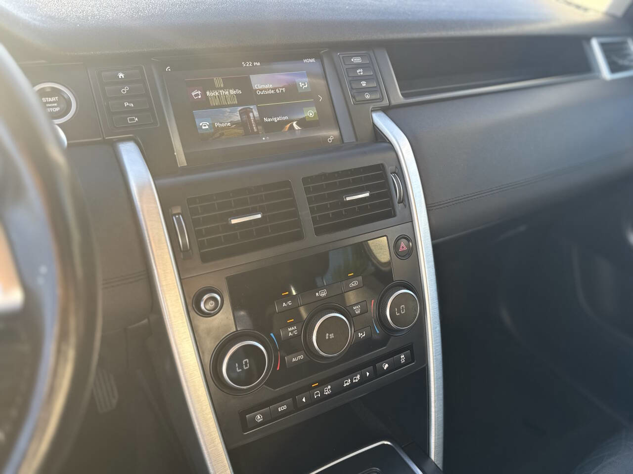 Used 2018 Land Rover Discovery Sport SE image 12