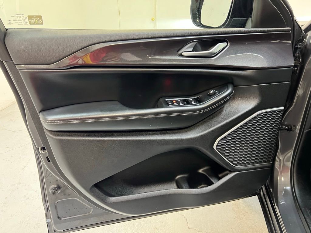 Used 2022 Jeep Grand Cherokee Altitude image 14