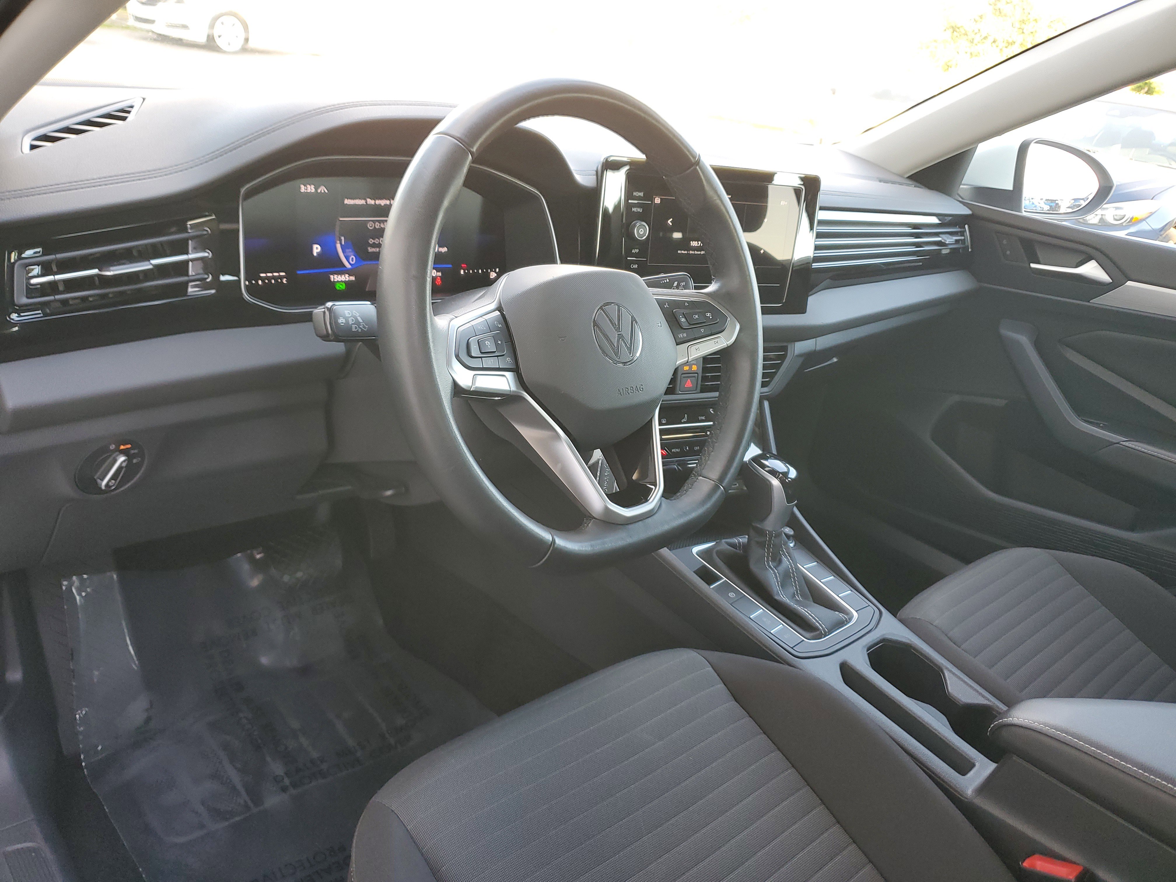 Used 2025 Volkswagen Jetta S image 9