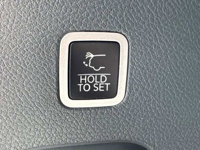 Used 2022 Jeep Grand Wagoneer Series III w/ Rear Seat Video Group 1 image 16