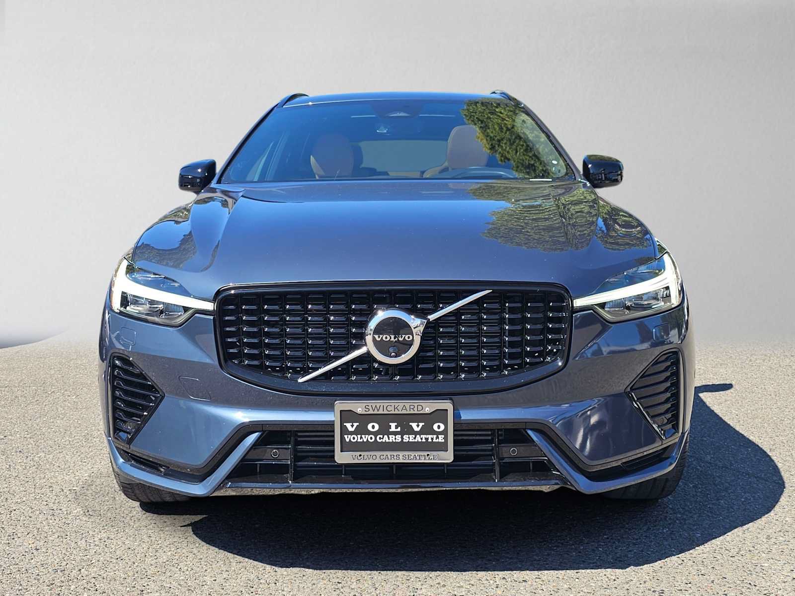 Used 2025 Volvo XC60 T8 Ultra w/ Climate Package AWD/4WD image 8