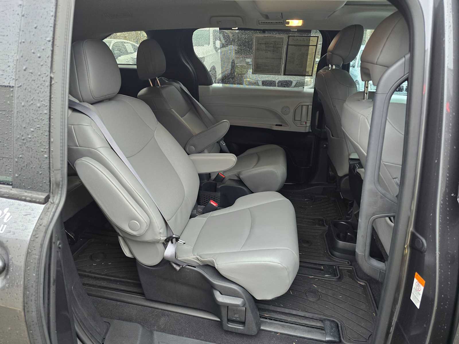 Used 2025 Toyota Sienna XLE image 12
