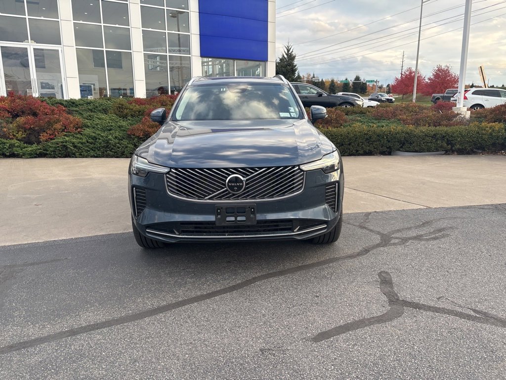 Certified 2025 Volvo XC90 B6 Plus image 2