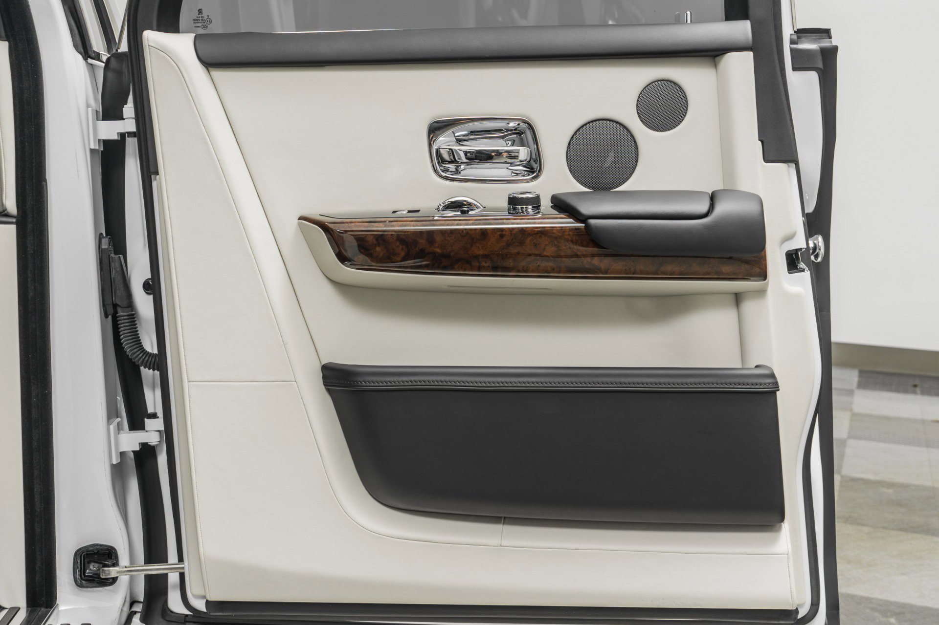 Used 2023 Rolls-Royce Phantom Sedan image 43