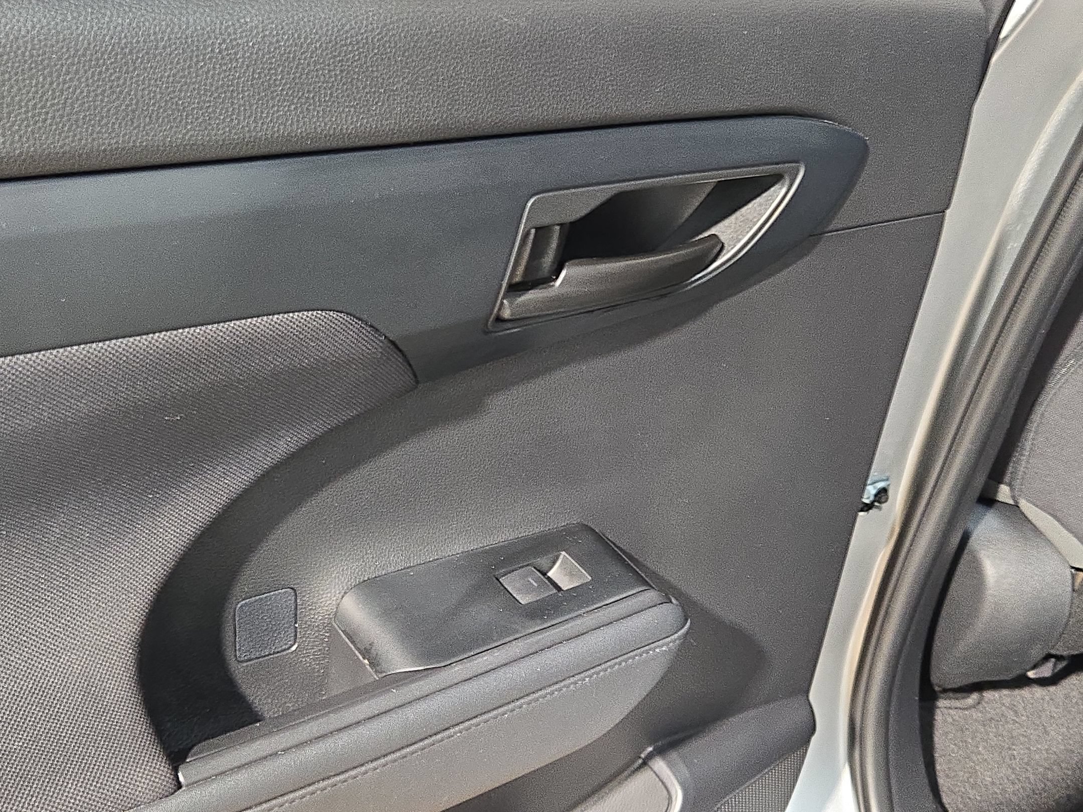 Used 2021 Toyota Highlander L FWD image 30
