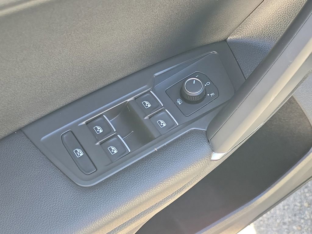 Used 2020 Volkswagen Tiguan SE R-Line w/ 3rd Row Seat Package image 26