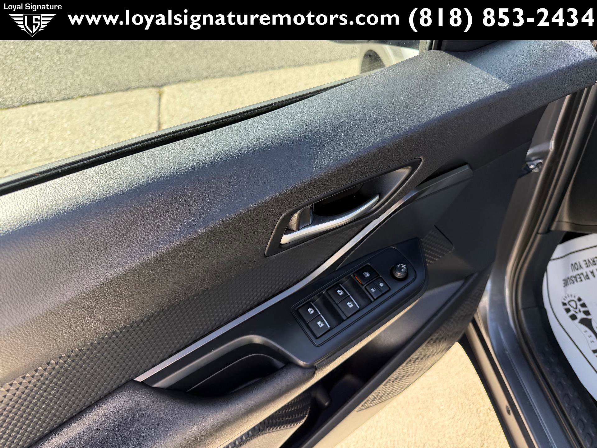 Used 2018 Toyota C-HR XLE image 18