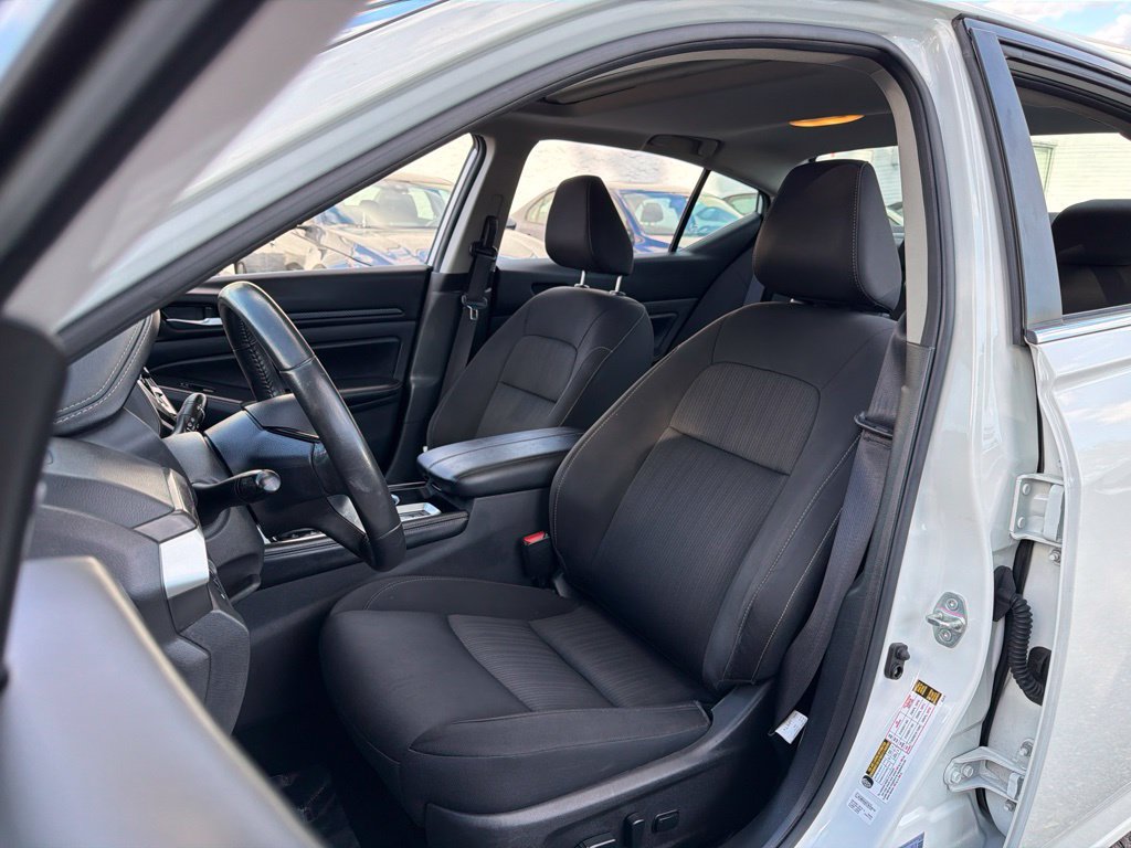 Used 2024 Nissan Altima 2.5 SV w/ SV Premium Package AWD/4WD image 21