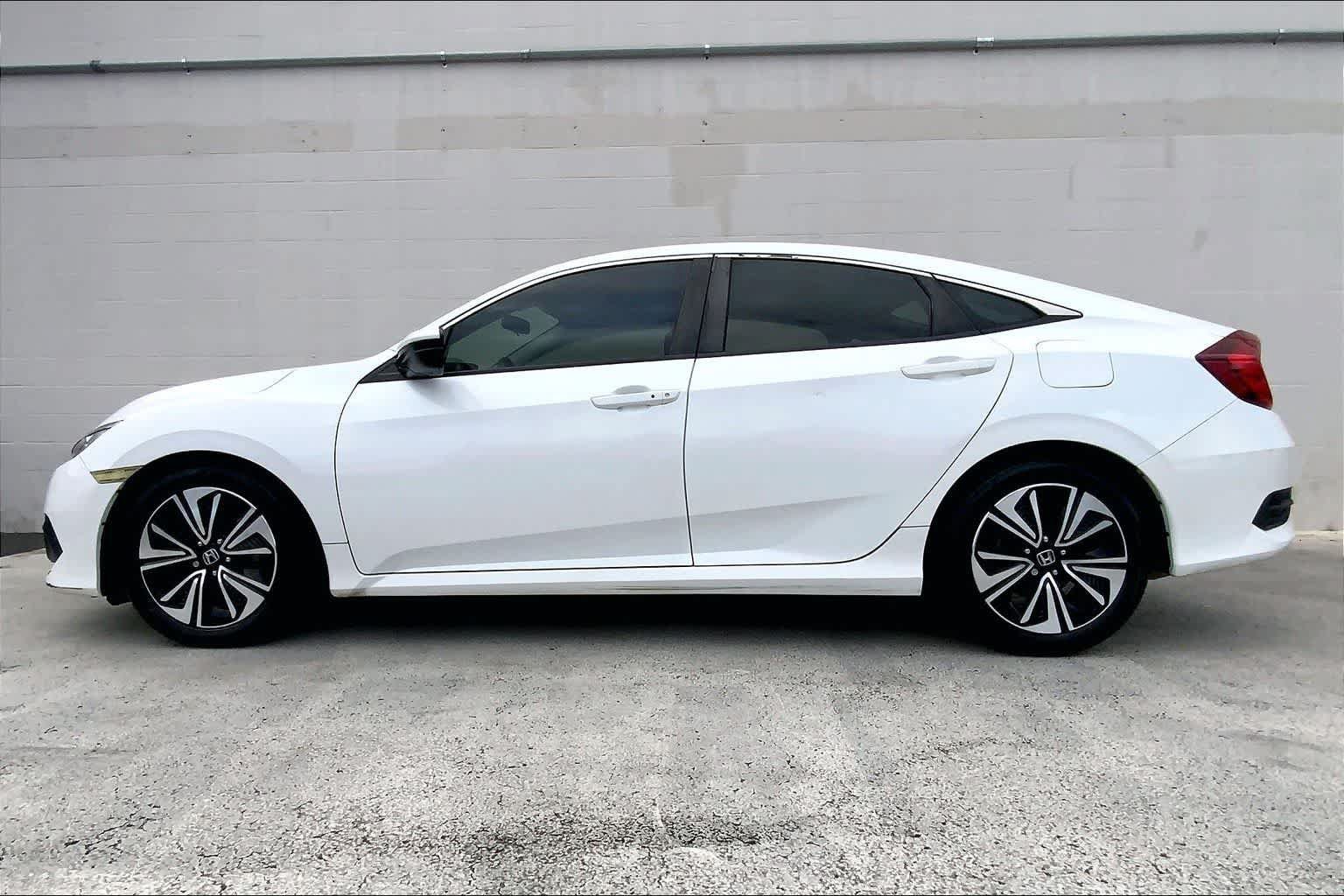 Used 2018 Honda Civic EX-T image 3