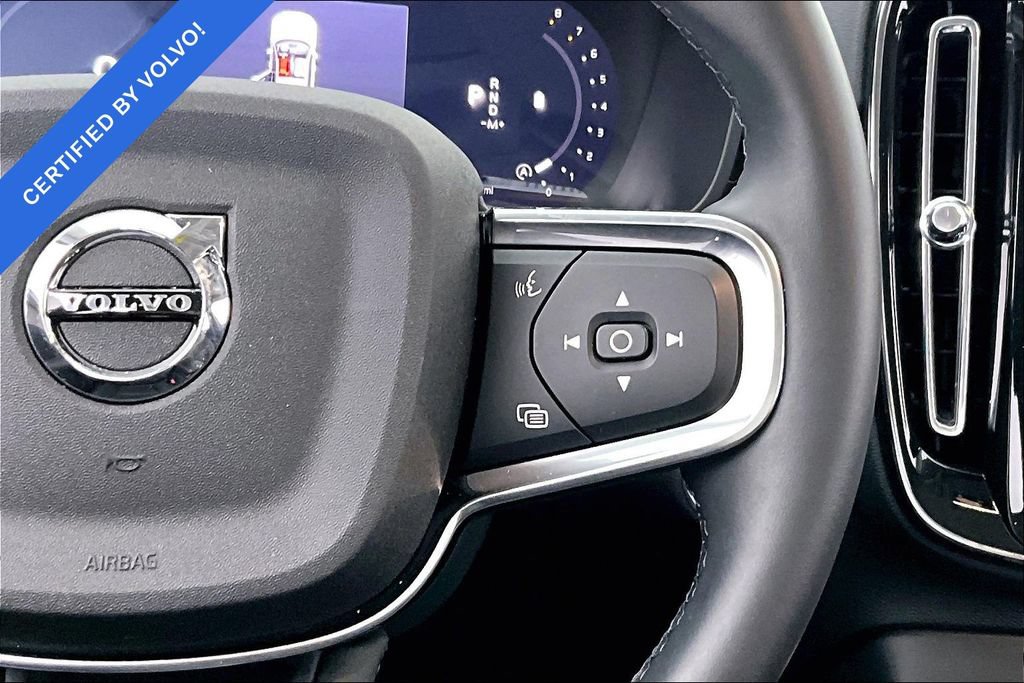Used 2026 Volvo XC40 B4 Core w/ Climate Package FWD image 23