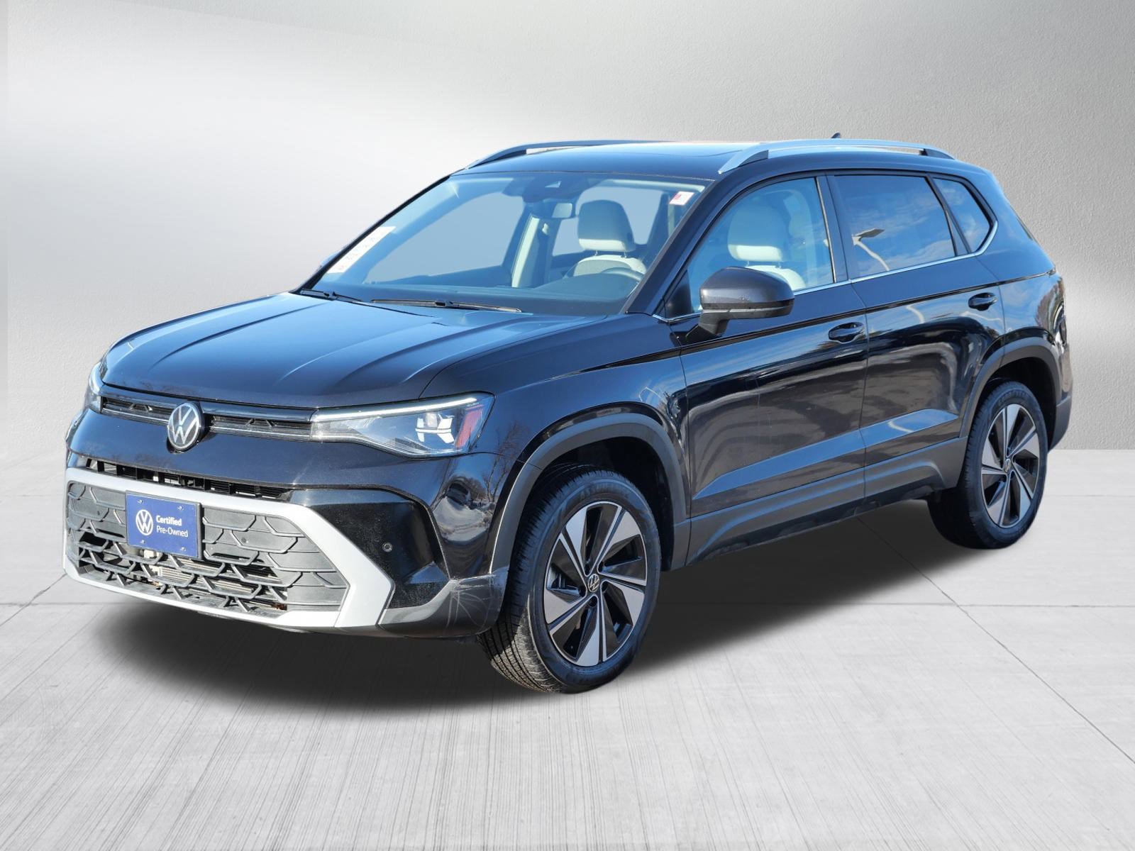 Certified 2025 Volkswagen Taos SE image 3