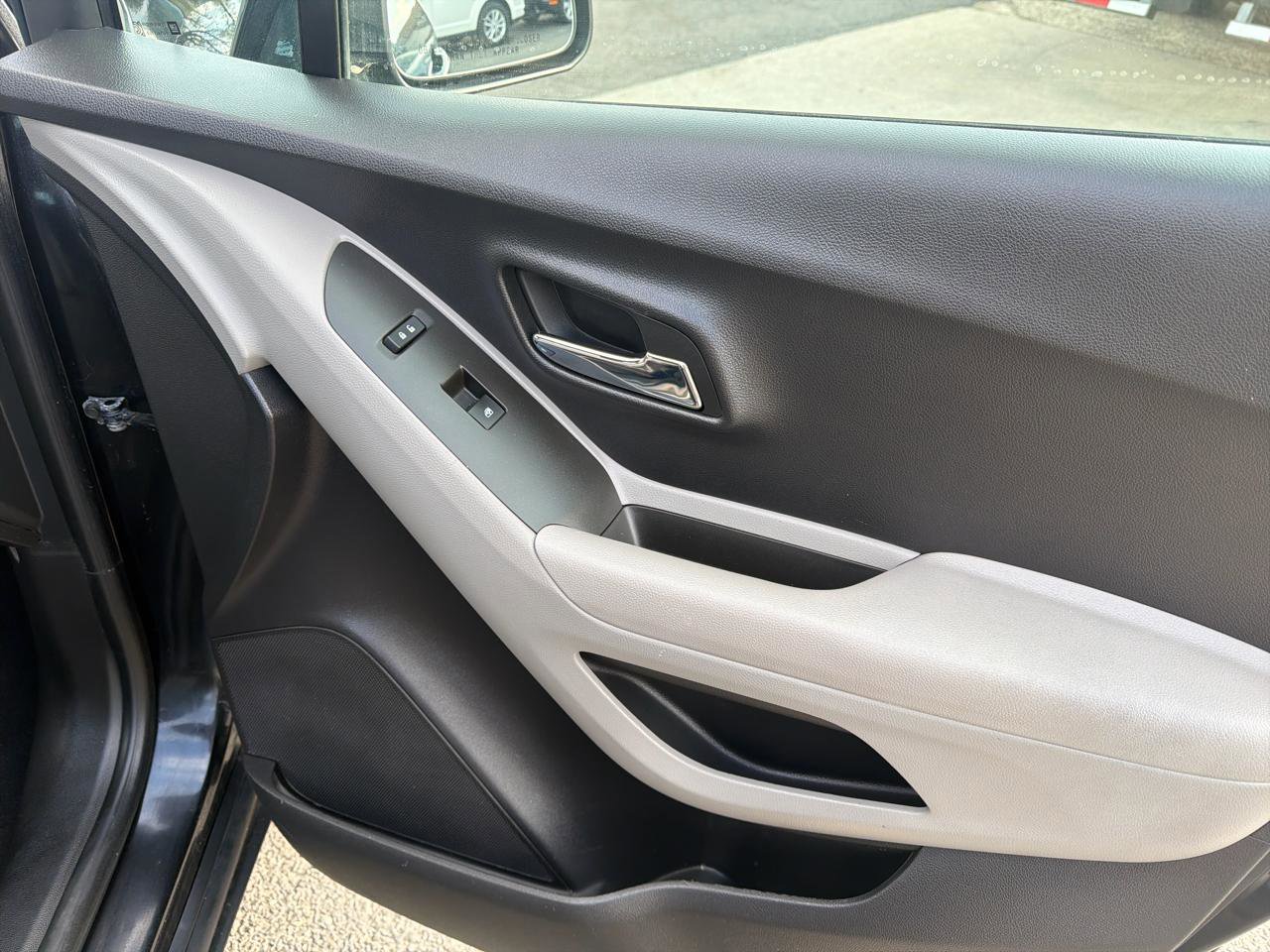 Used 2015 Chevrolet Trax LS w/ LPO, Cargo Package image 17