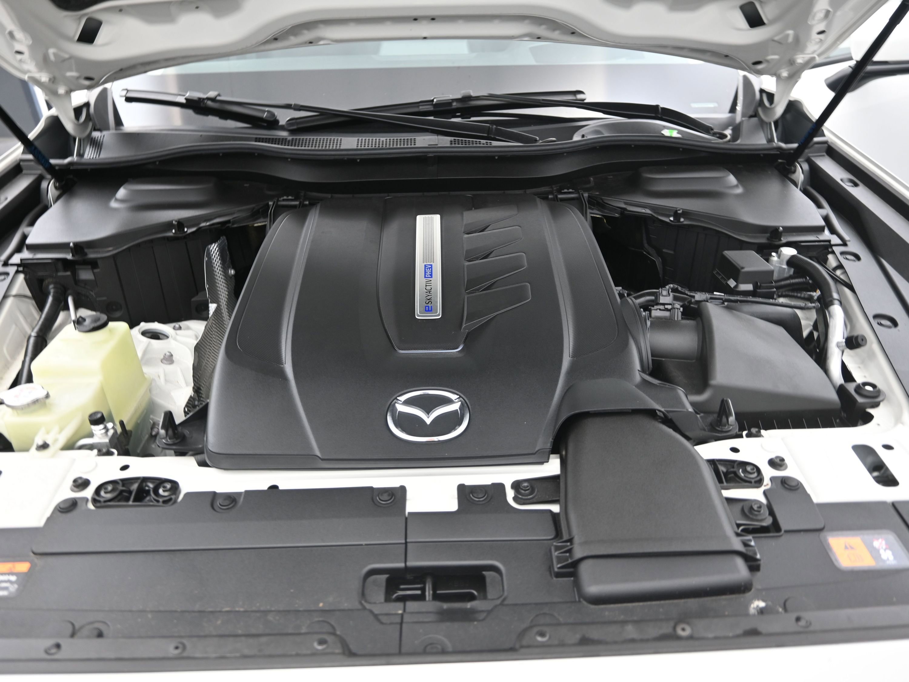 Used 2024 MAZDA CX-90 Plug-In Hybrid w/ Premium Pkg image 19