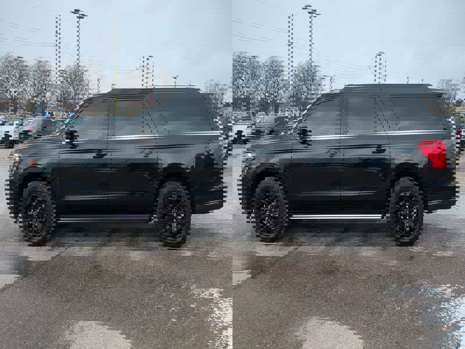 Used 2023 Ford Expedition Max XLT image 5