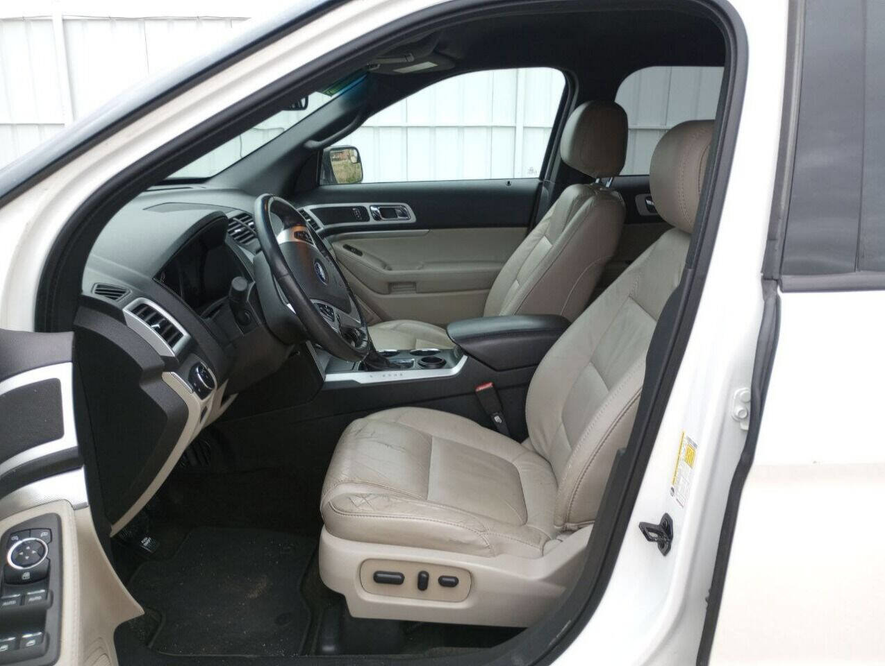 Used 2014 Ford Explorer XLT w/ Equipment Group 202A FWD image 29