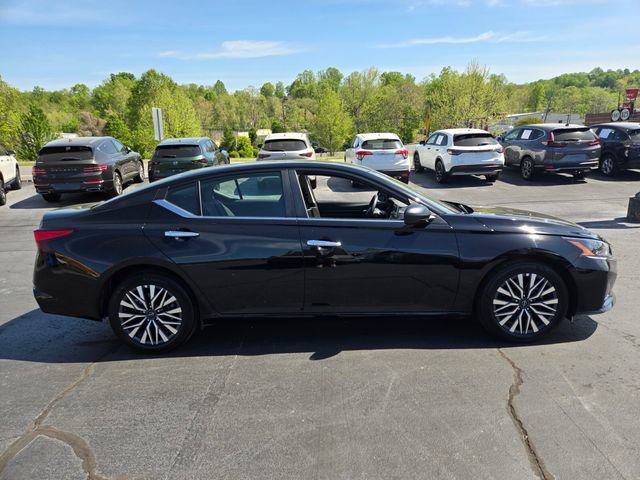 Used 2025 Nissan Altima 2.5 SV FWD image 12