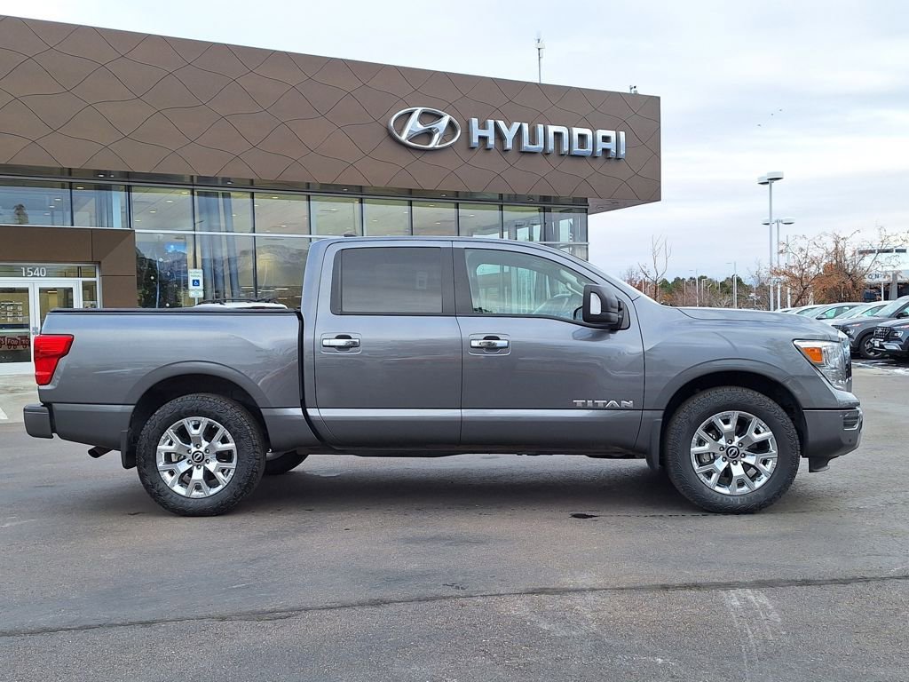 Used 2023 Nissan Titan SV w/ SV Convenience Package image 2