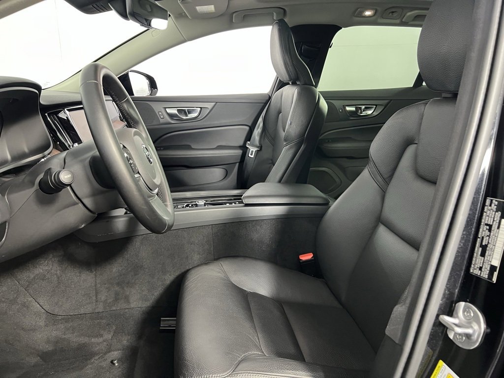 Used 2025 Volvo V60 B5 Cross Country Plus image 21