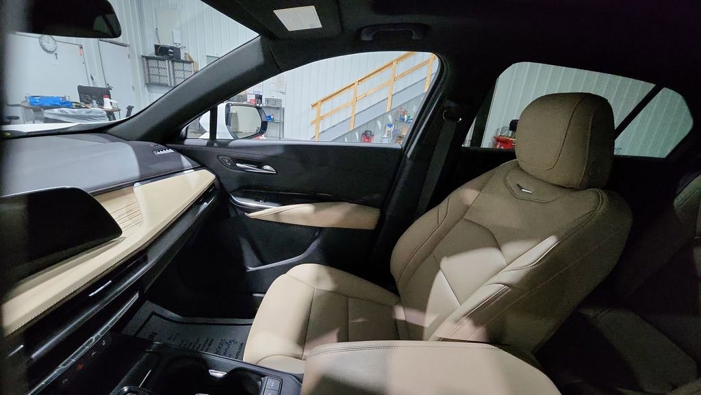 Used 2024 Cadillac XT4 Premium Luxury image 11