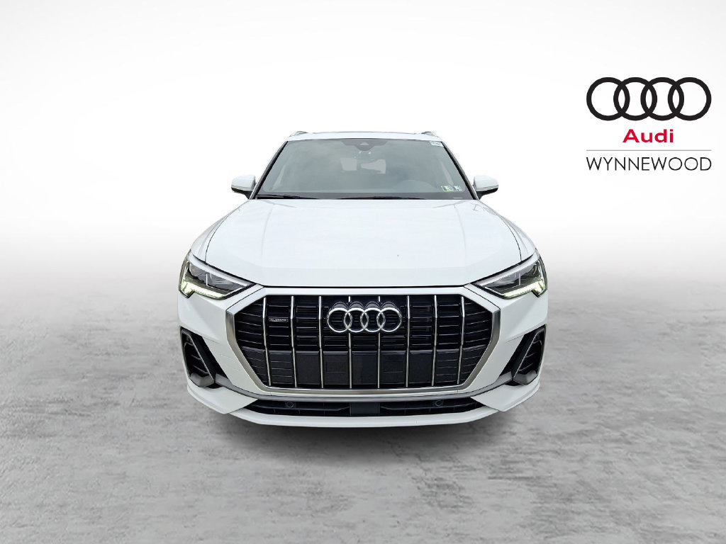 Used 2024 Audi Q3 2.0T Premium w/ Convenience Package AWD/4WD image 2