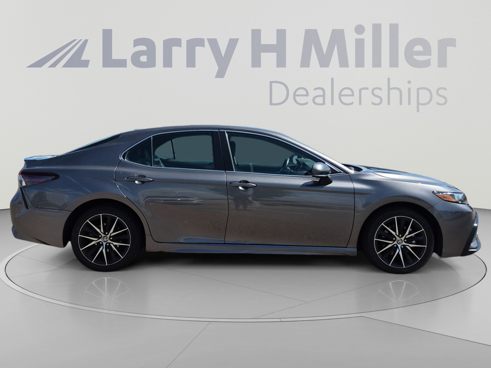 Used 2024 Toyota Camry SE FWD image 6