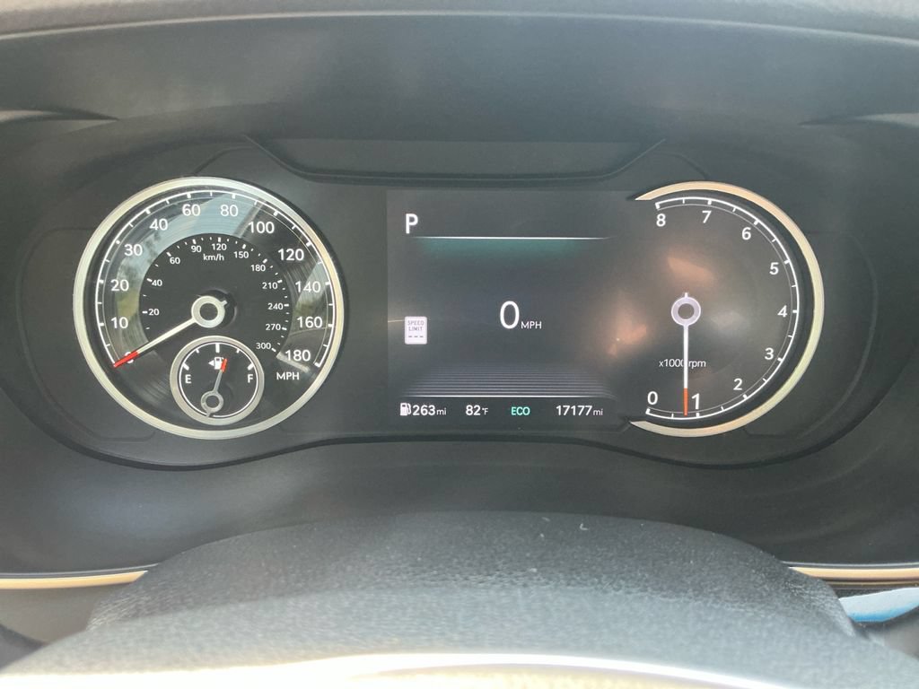 Used 2026 Genesis G70 2.5T RWD image 29