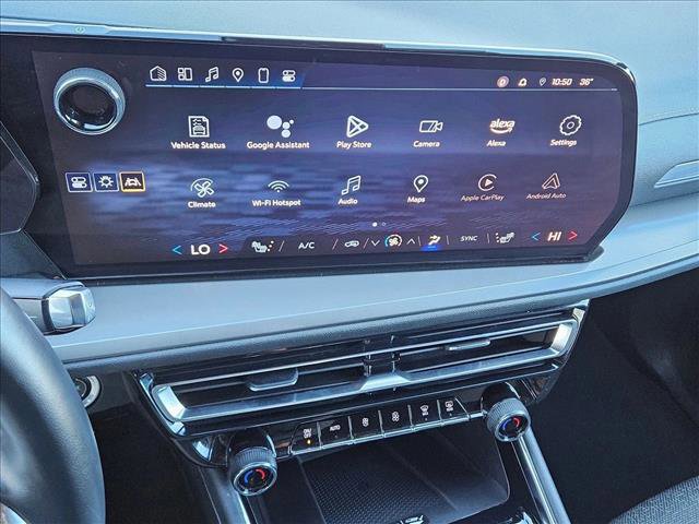 Used 2024 Chevrolet Traverse LT image 13