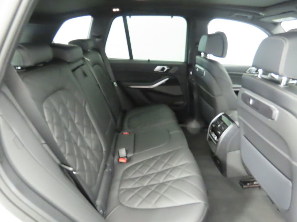 New 2026 BMW X5 xDrive40i w/ M Sport Package image 21