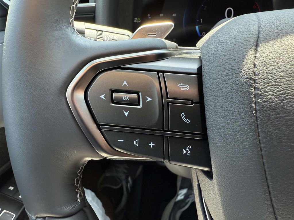 New 2025 Lexus LX 600 4WD w/ Luxury Package image 18