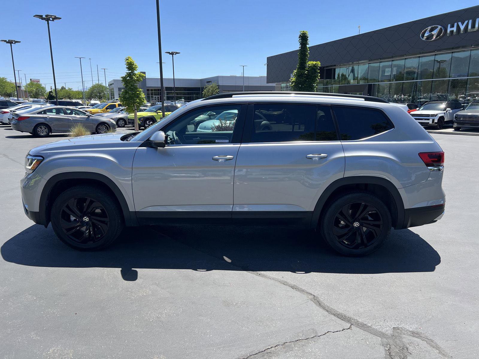 Used 2023 Volkswagen Atlas SE AWD/4WD image 12