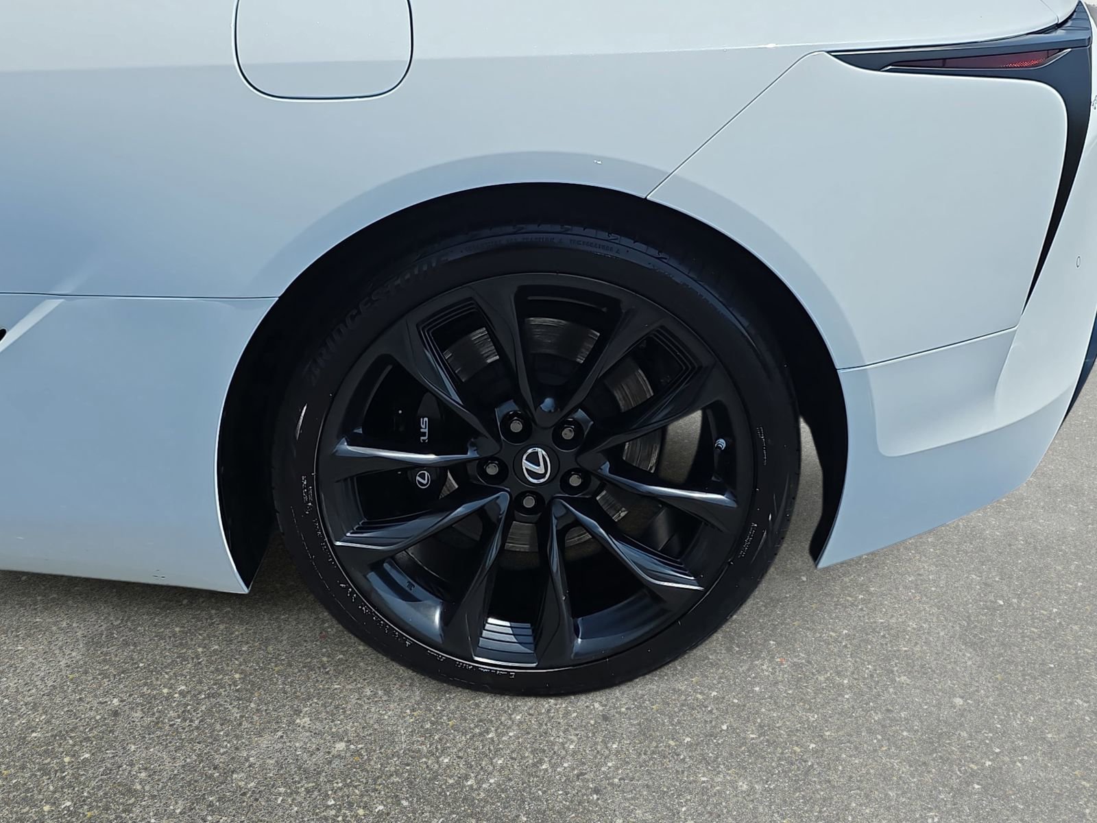 Used 2018 Lexus LC 500 Coupe w/ Performance Package RWD image 30