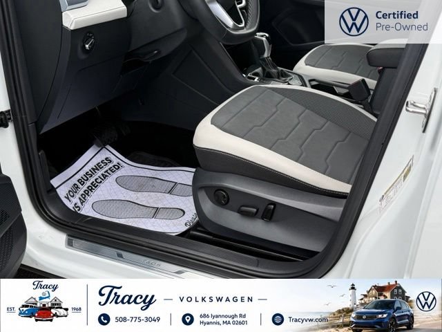 Certified 2025 Volkswagen Taos SE AWD/4WD image 14