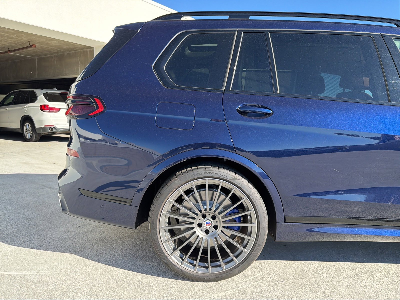 Certified 2024 BMW ALPINA XB7 image 5