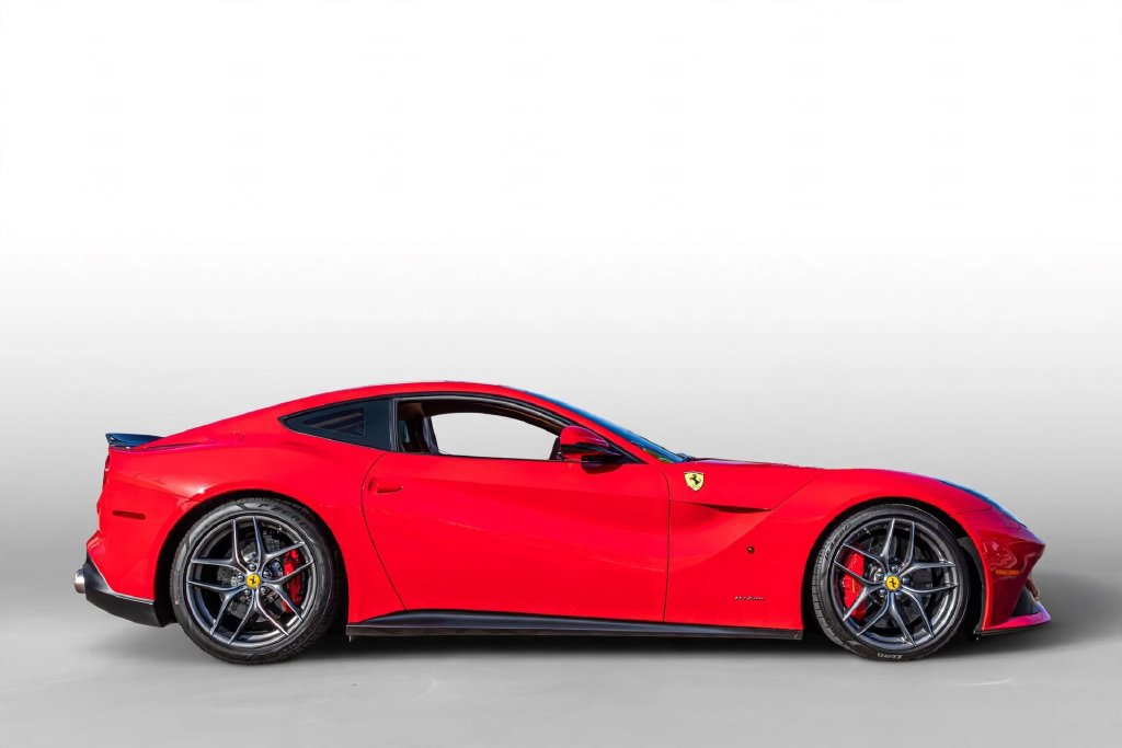Used 2016 Ferrari F12 Berlinetta RWD image 3
