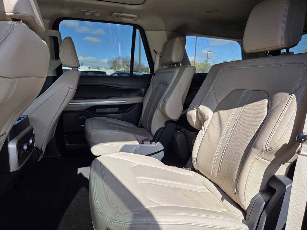 Used 2024 Ford Expedition Limited image 19