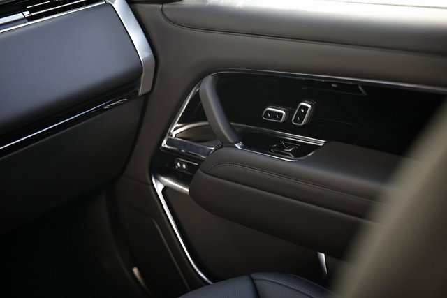New 2025 Land Rover Range Rover SE image 37