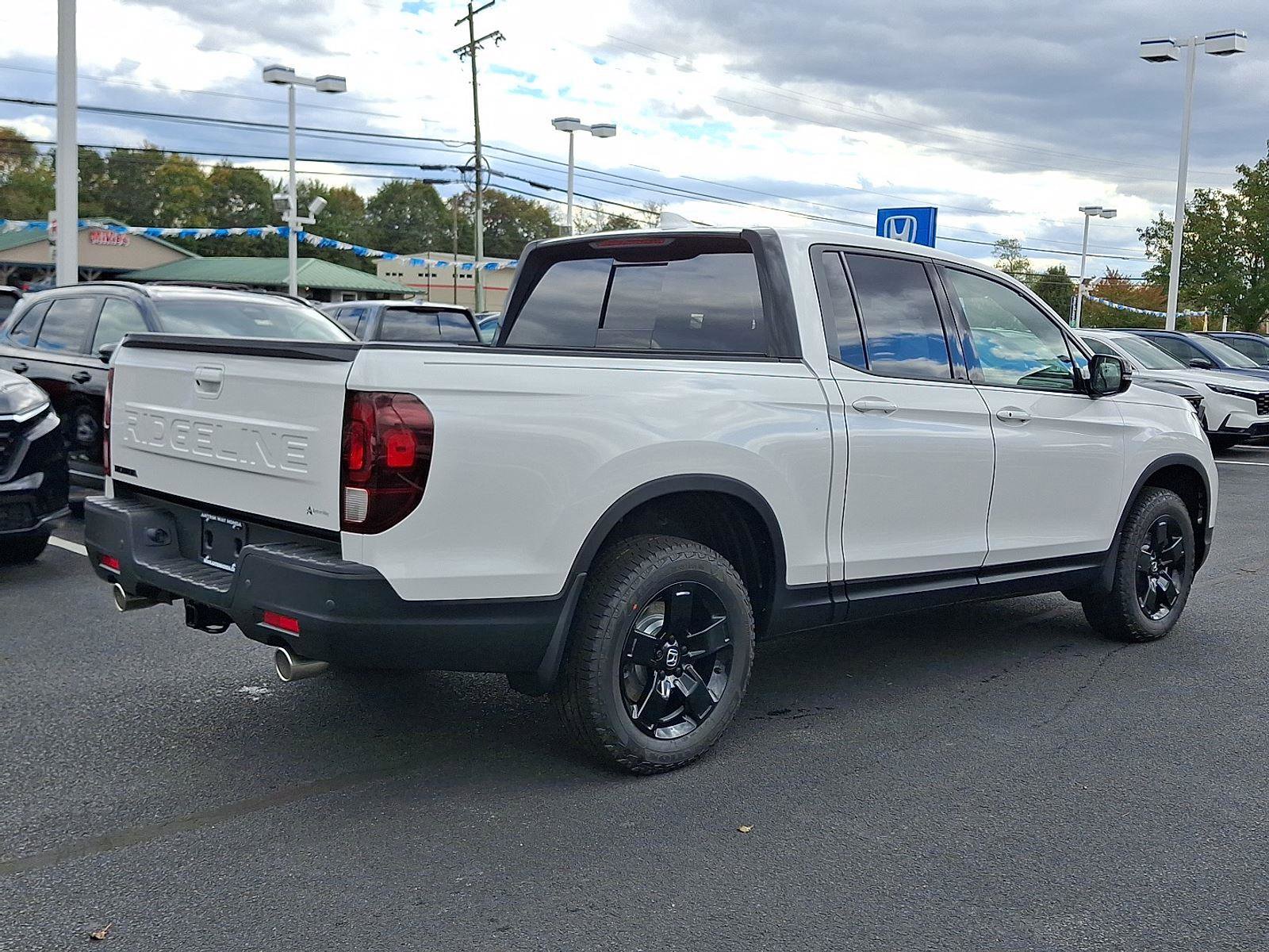 New 2026 Honda Ridgeline Black Edition image 3