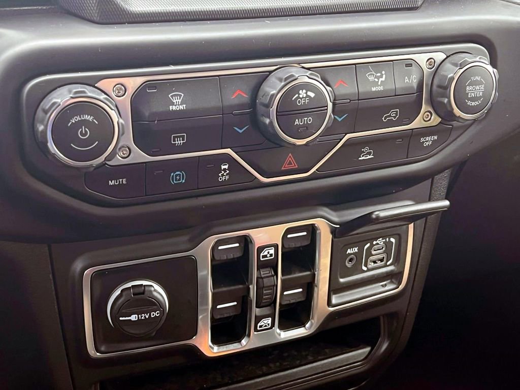 Used 2023 Jeep Wrangler Unlimited Sahara image 27