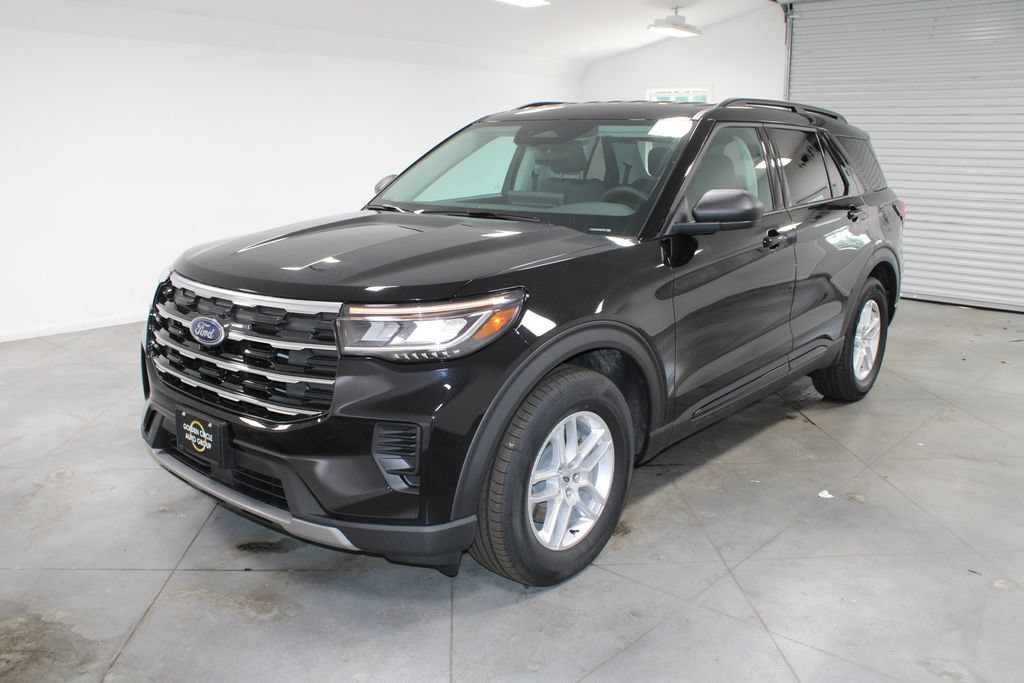New 2026 Ford Explorer Active RWD image 3