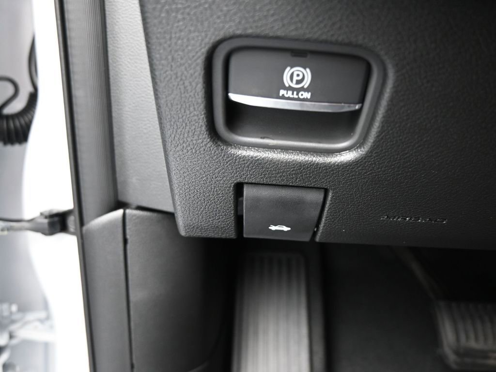 Used 2025 Jeep Grand Cherokee Laredo image 23