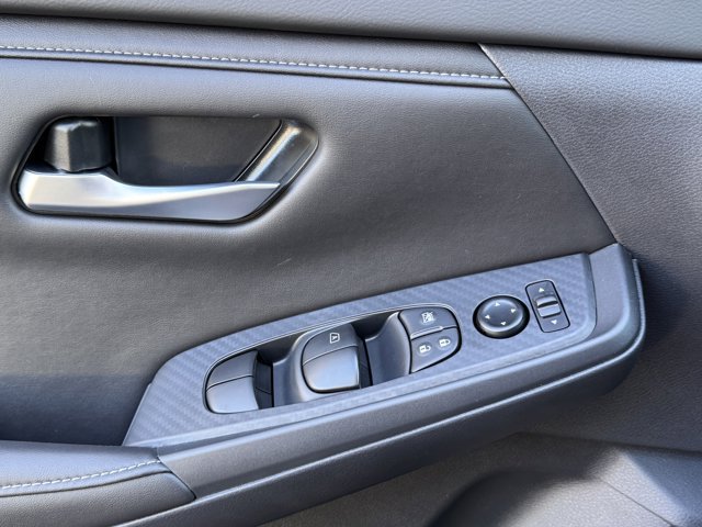 New 2025 Nissan Sentra SV w/ Trunk Package FWD image 23