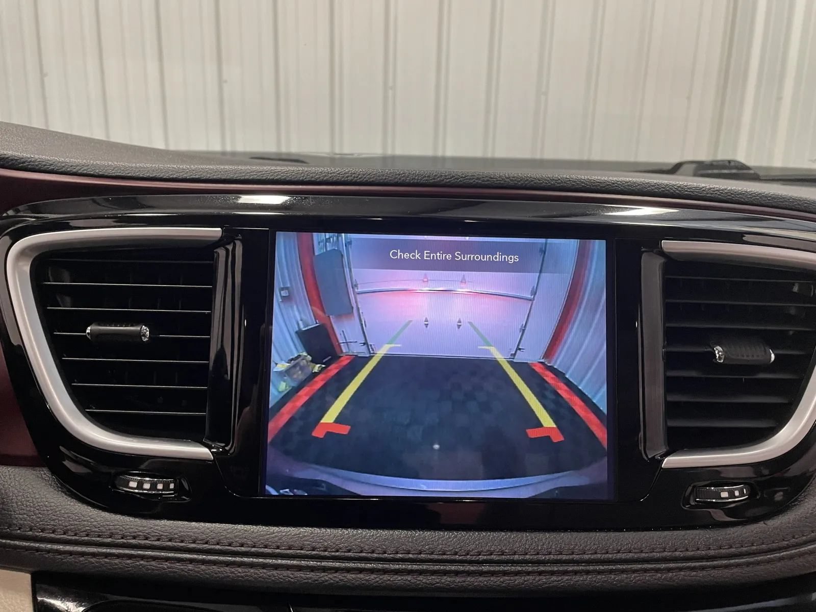 Used 2020 Chrysler Pacifica Limited FWD image 31