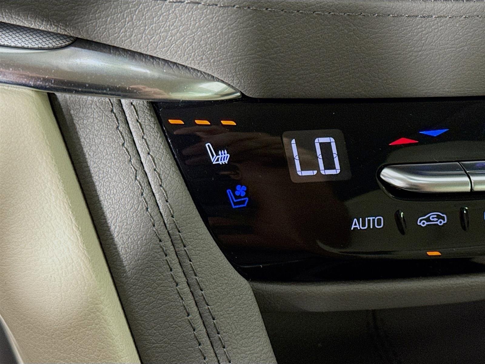 Used 2022 Cadillac XT5 Premium Luxury image 23