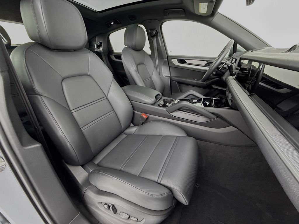 Certified 2026 Porsche Cayenne Coupe AWD/4WD image 30
