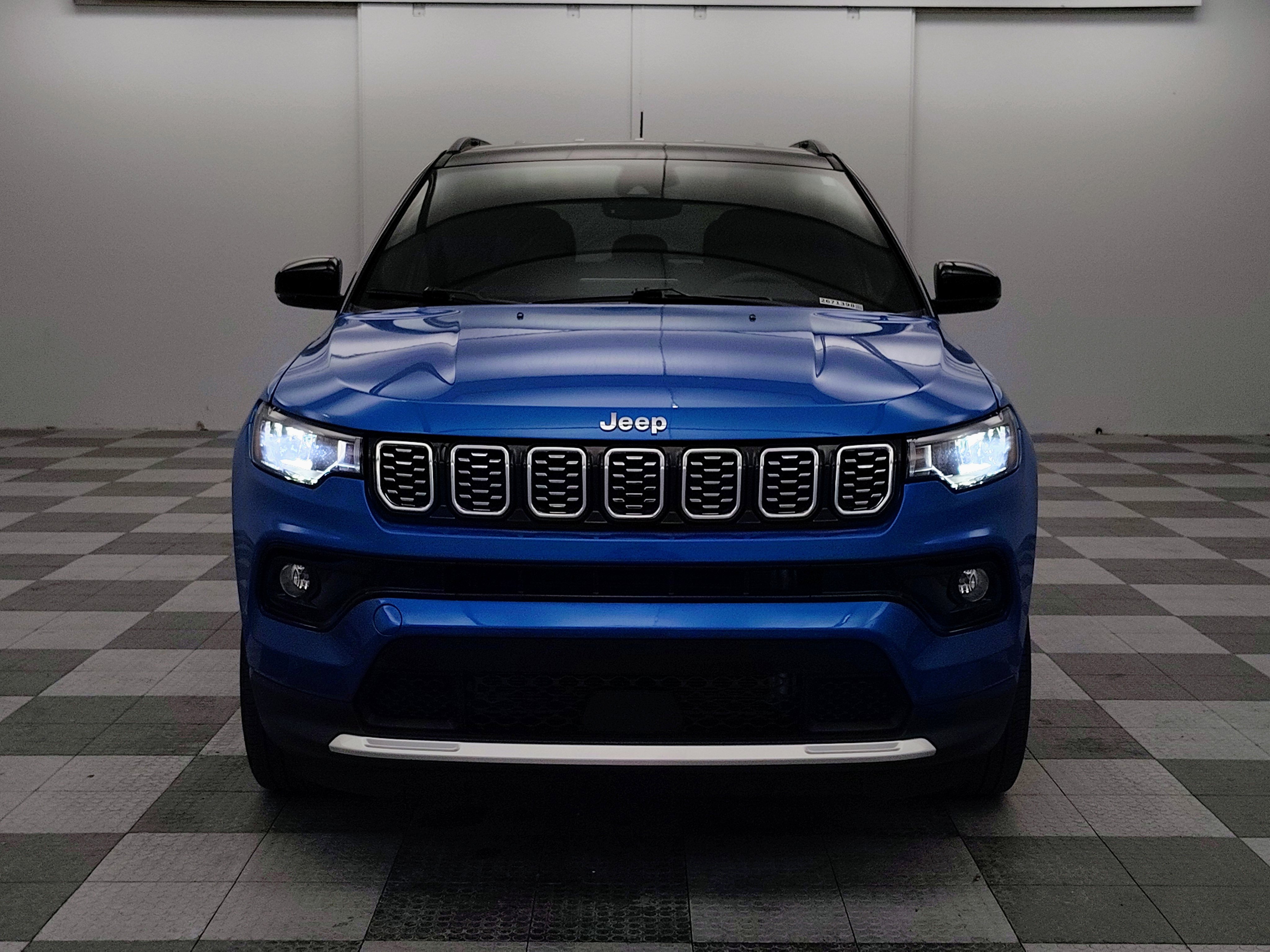 Used 2024 Jeep Compass Limited AWD/4WD image 4