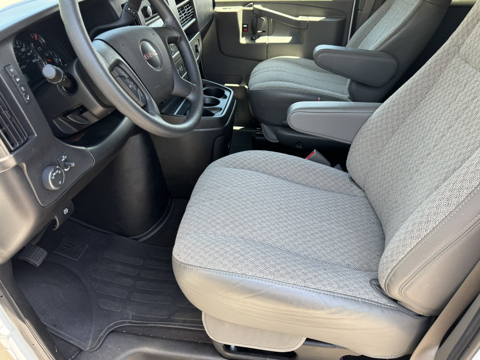 Used 2025 GMC Savana 3500 LT w/ LT Preferred Equipment Group RWD image 9