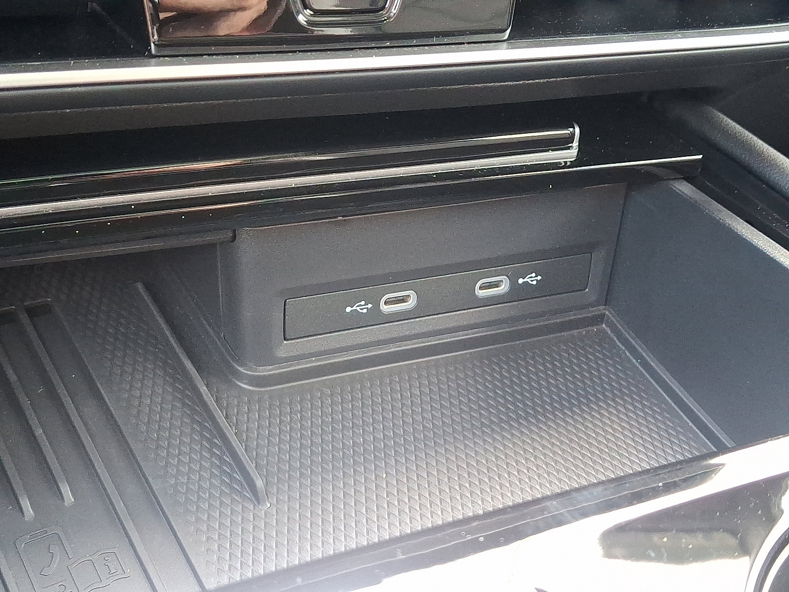 Certified 2025 Volkswagen Atlas Peak Edition SE image 24