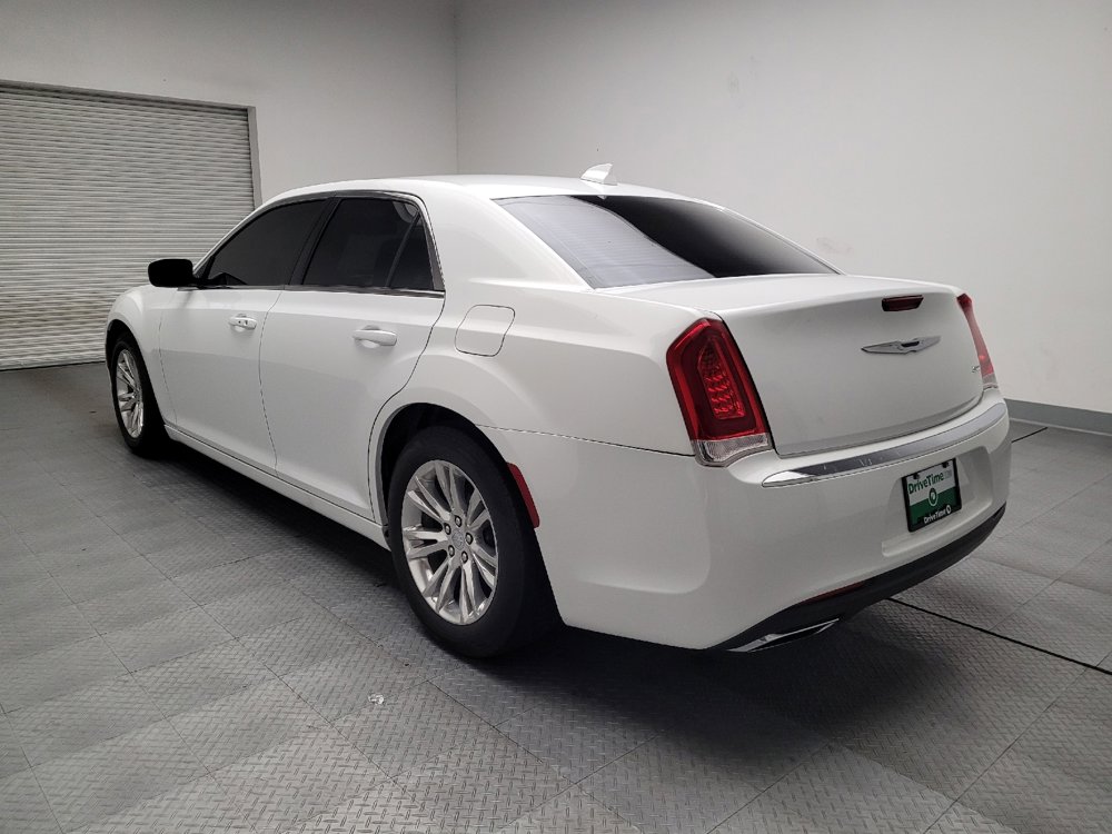 Used 2017 Chrysler 300 Limited image 5